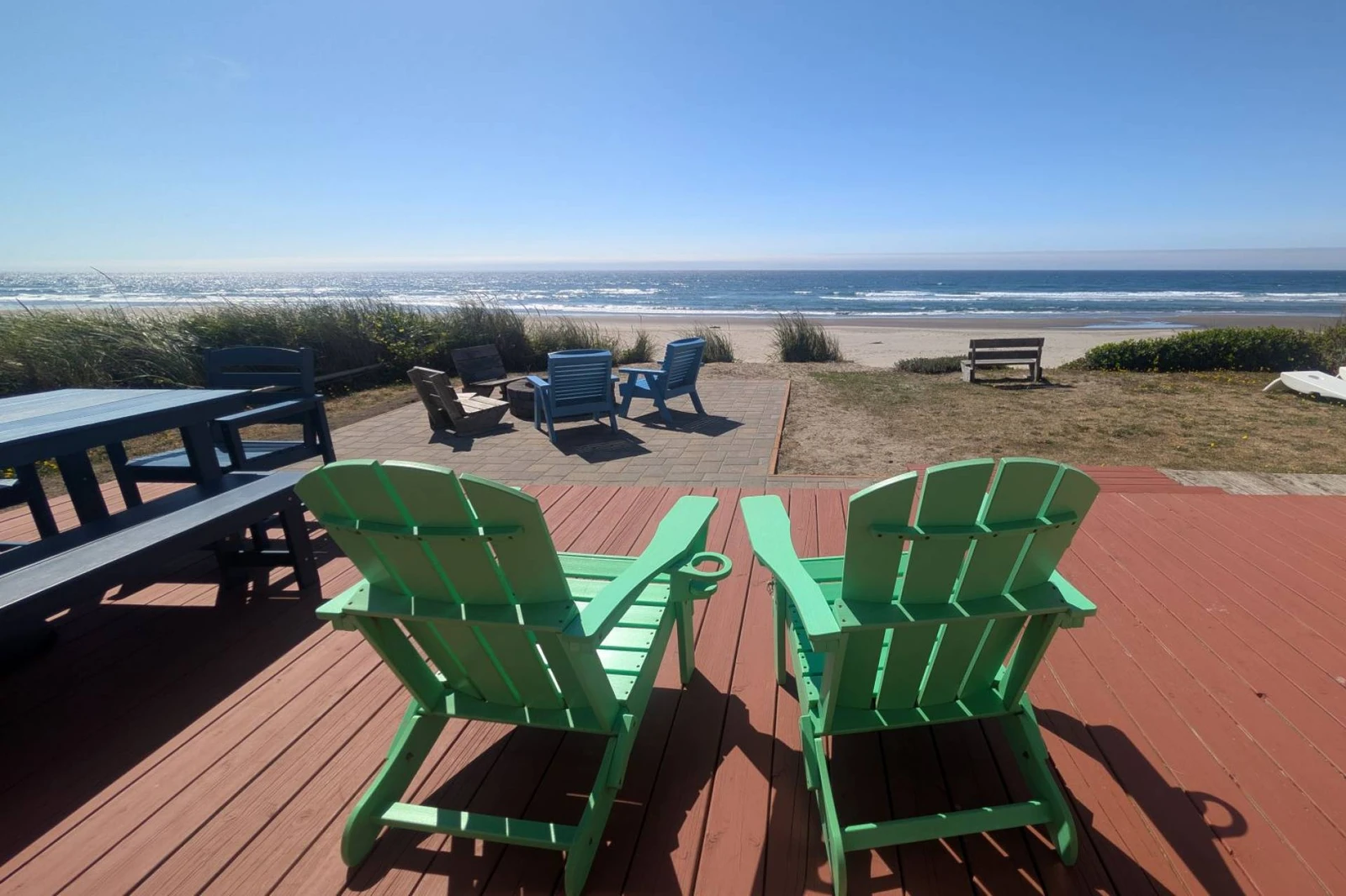 Welcome to The Little Sand Castle, a charming, retro oceanfront retreat in Rockaway Beach!