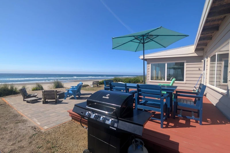 "View is amazing! Lots of windows to feel like you are outside even when you are not." - Erin