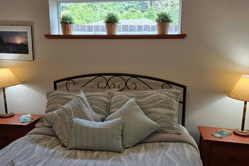 "Lovely home with peaceful and quiet location. Portland activities are easy to access. Host was highly responsive." - Gordon