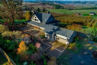 vacation rental during fall in oregon