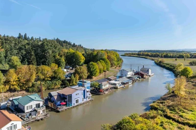 Vancouver Lake Floathouse