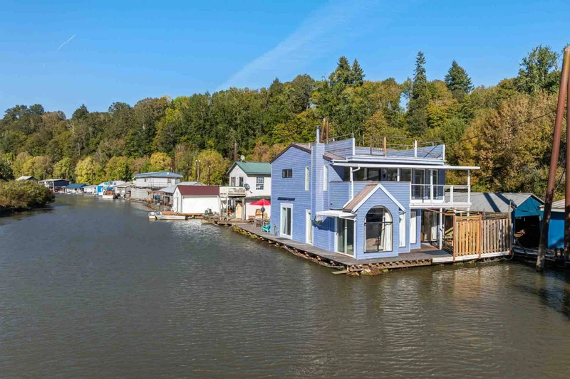 Vancouver Lake Floathouse